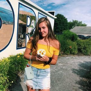 Meet your Posher, Kayla